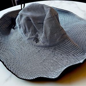 Coolibar brand reversible UPF 50+ Beach hat. Blue and white striped/black. NWT